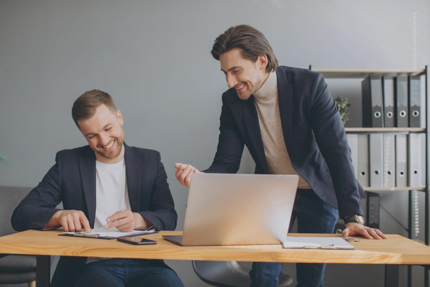 Espace de travail collaboratif avec documents financiers